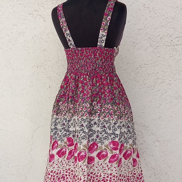 Women's floral knee length sundress with roses - Picture 4 of 6